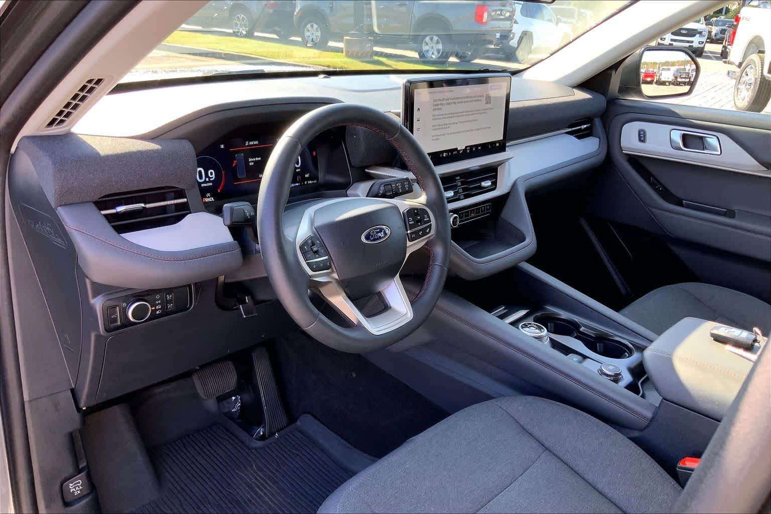 Certified 2025 Ford Explorer Active image 17