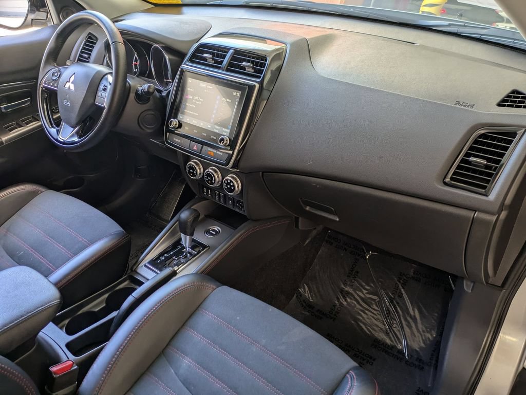 Used 2025 Mitsubishi Outlander Sport SE AWD/4WD image 29