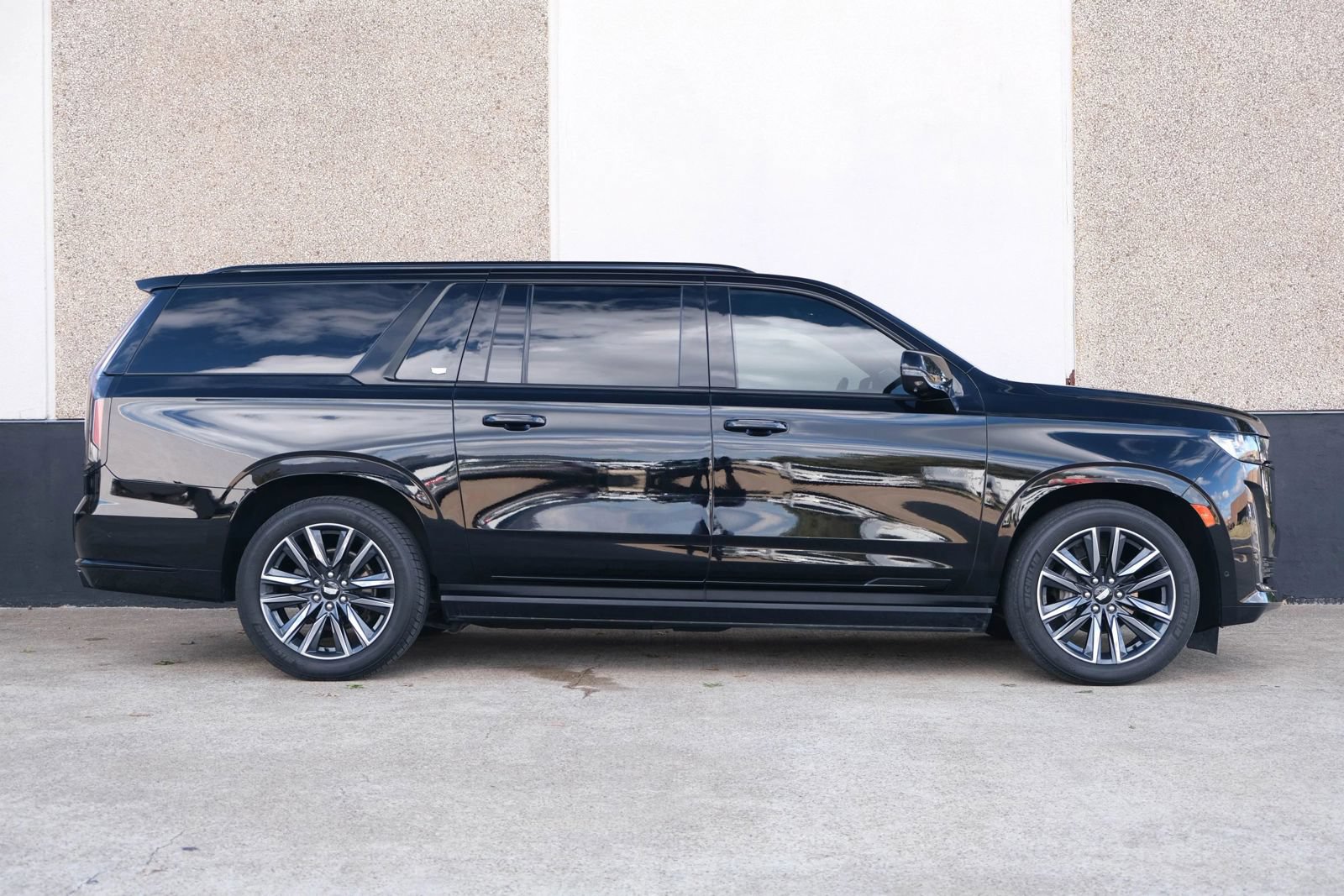 Used 2021 Cadillac Escalade ESV Sport w/ Driver Assist Tech Package RWD image 11