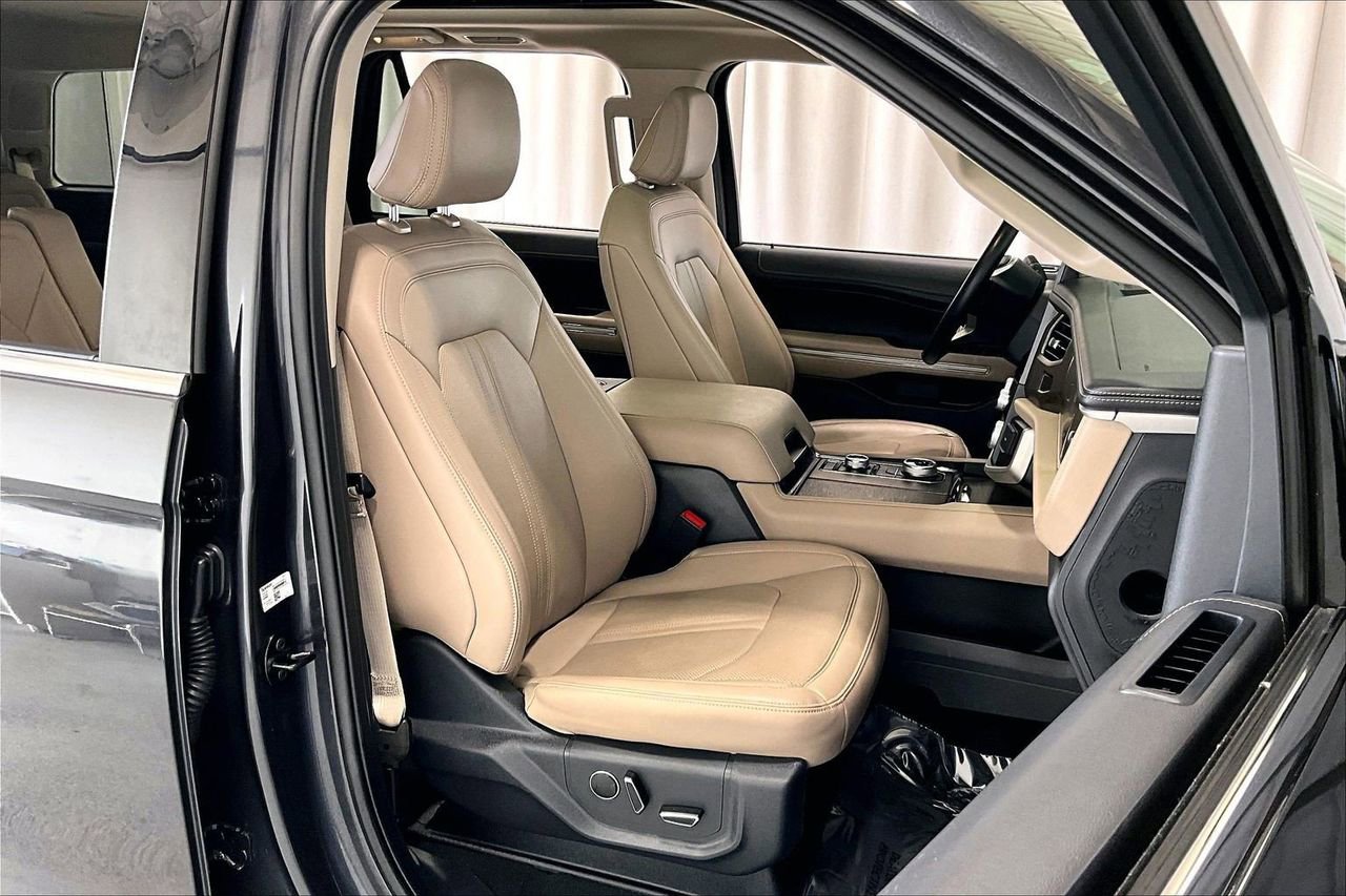 Used 2024 Ford Expedition Limited image 6