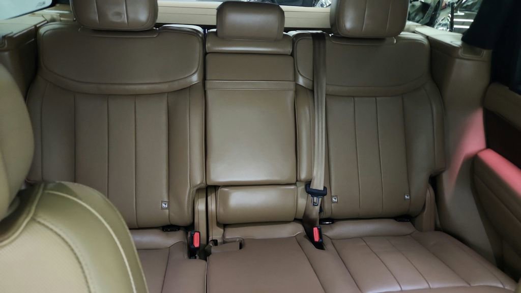 Used 2025 Land Rover Range Rover SE AWD/4WD image 42