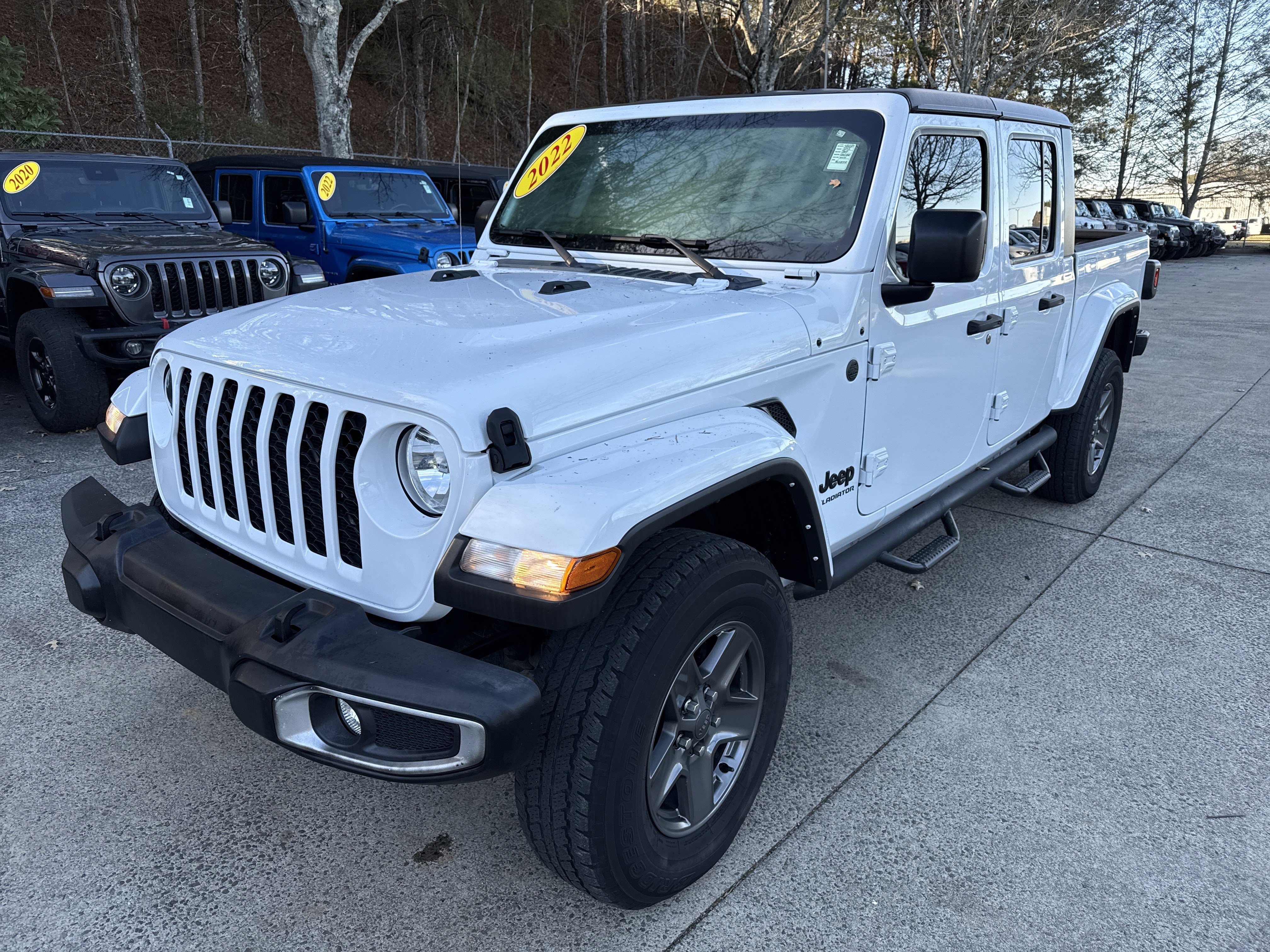 Used 2022 Jeep Gladiator Sport image 3