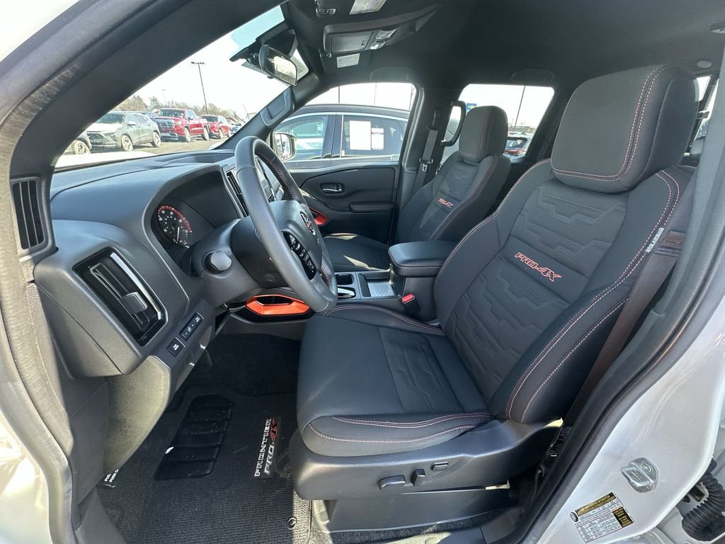 Used 2025 Nissan Frontier PRO-4X AWD/4WD image 11