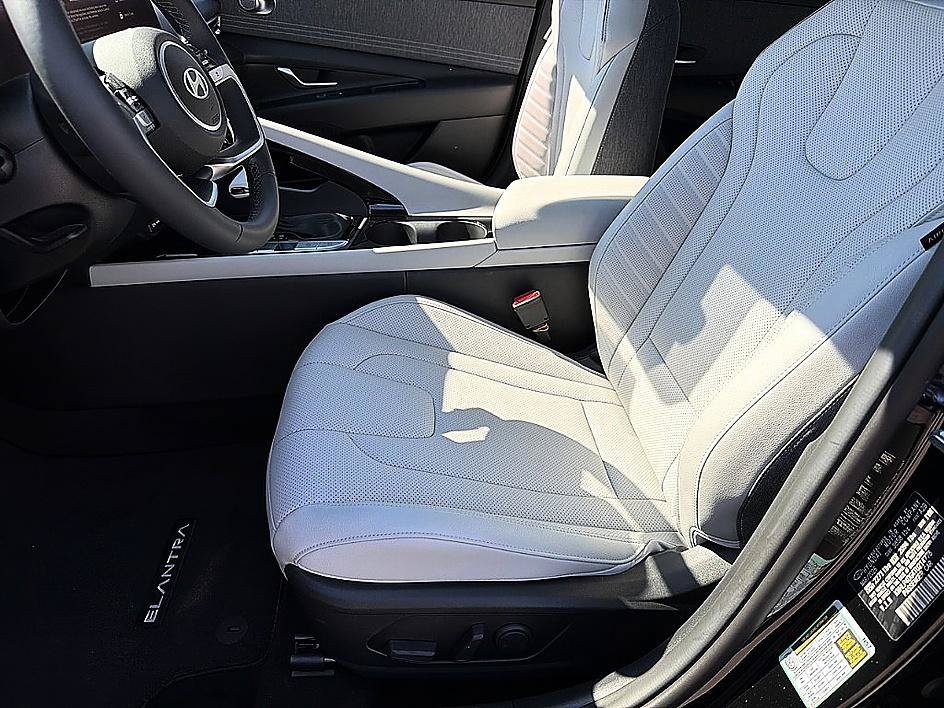 New 2026 Hyundai Elantra Limited FWD image 8