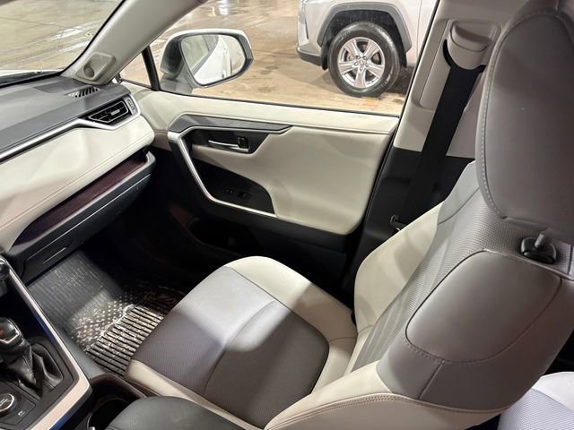 Used 2019 Toyota RAV4 Limited image 30