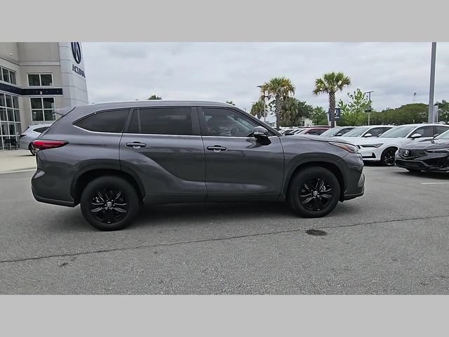 Used 2023 Toyota Highlander XLE FWD image 31