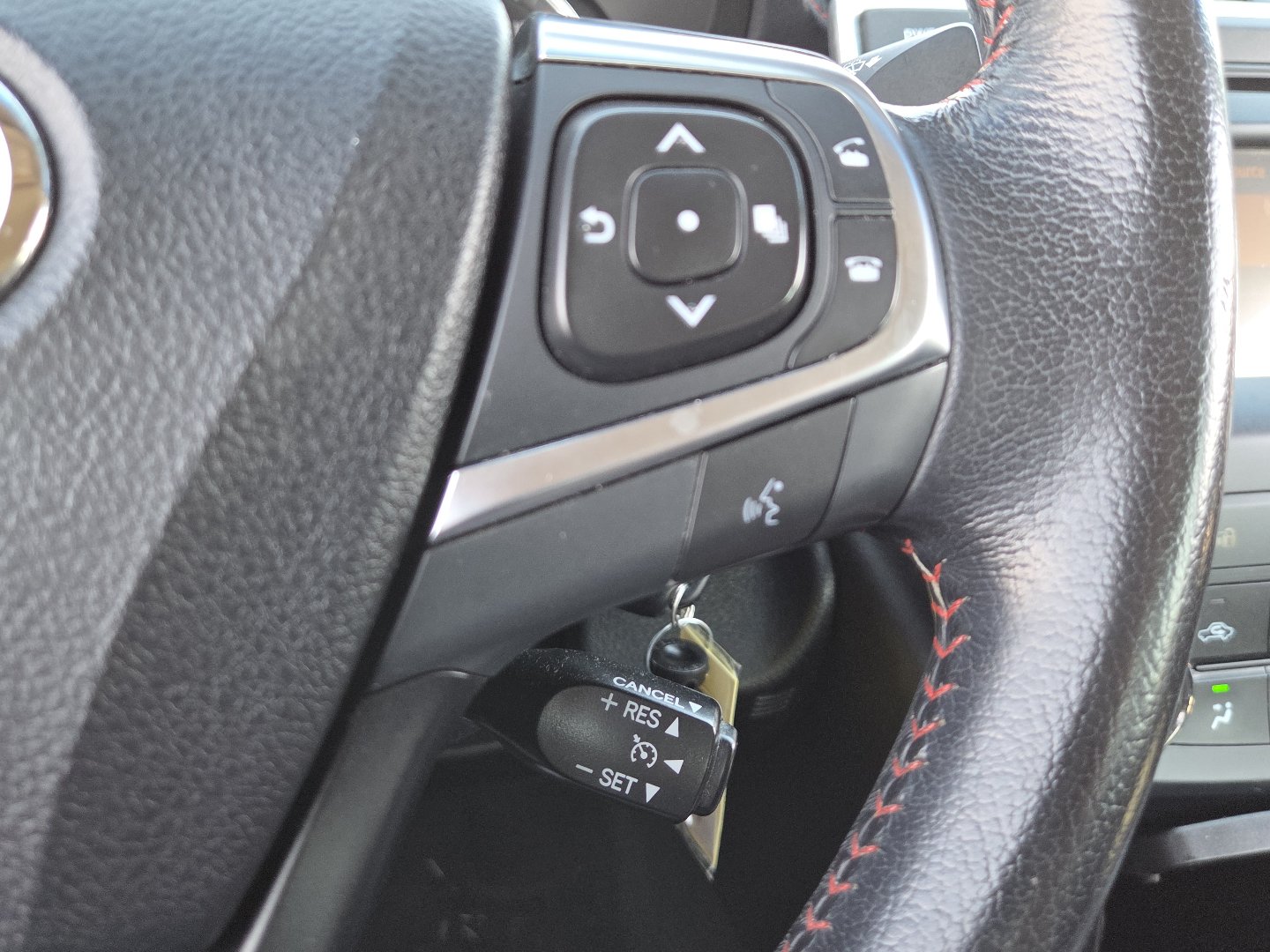 Used 2016 Toyota Camry SE FWD image 29