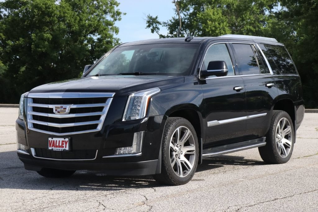 Used 2017 Cadillac Escalade Luxury AWD/4WD image 4