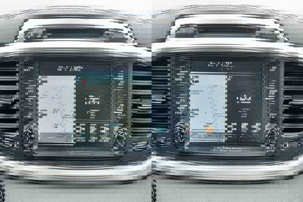 Used 2017 Kia Sorento SX image 13