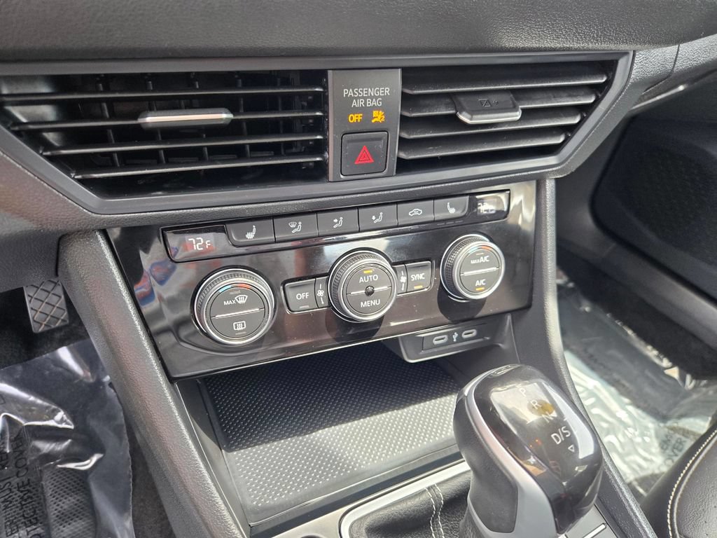 Used 2024 Volkswagen Jetta SE FWD image 22