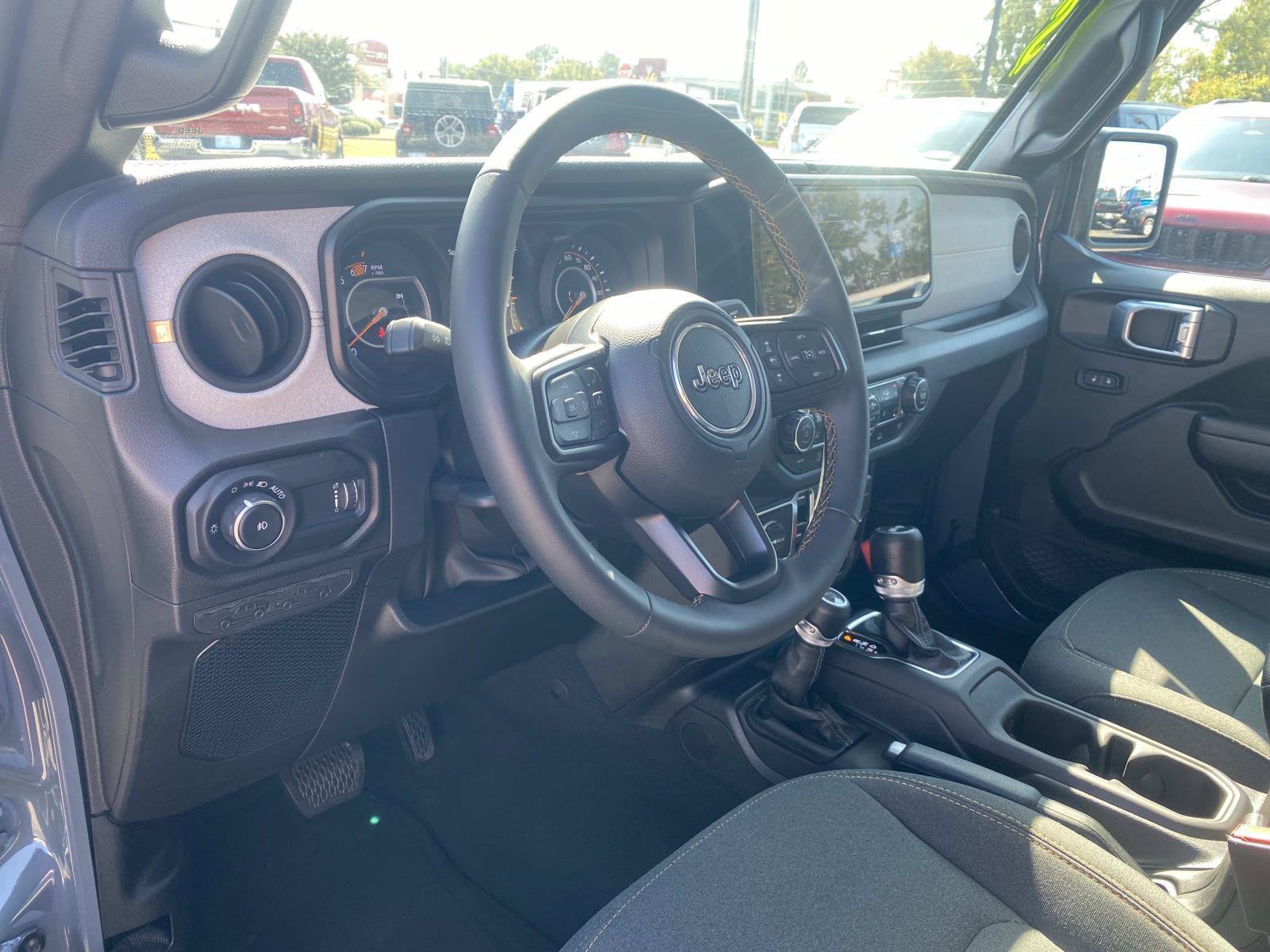 Used 2024 Jeep Wrangler Unlimited Sport AWD/4WD image 24