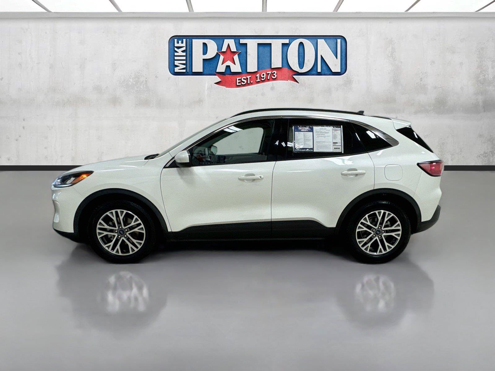 Used 2021 Ford Escape SEL w/ Technology Package FWD image 4