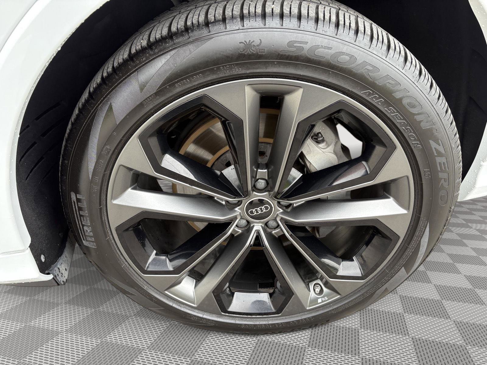 Certified 2025 Audi Q7 3.0T Premium Plus AWD/4WD image 9