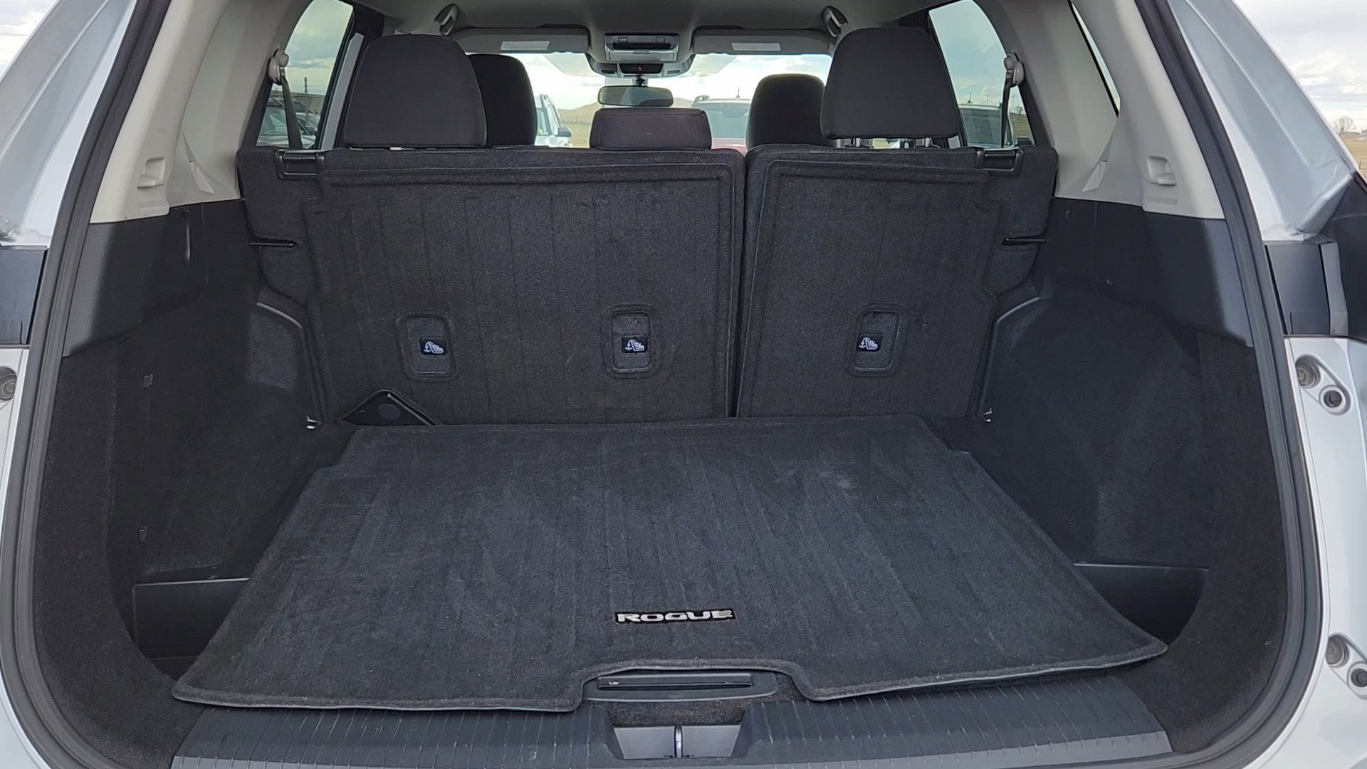 Used 2025 Nissan Rogue SV image 19