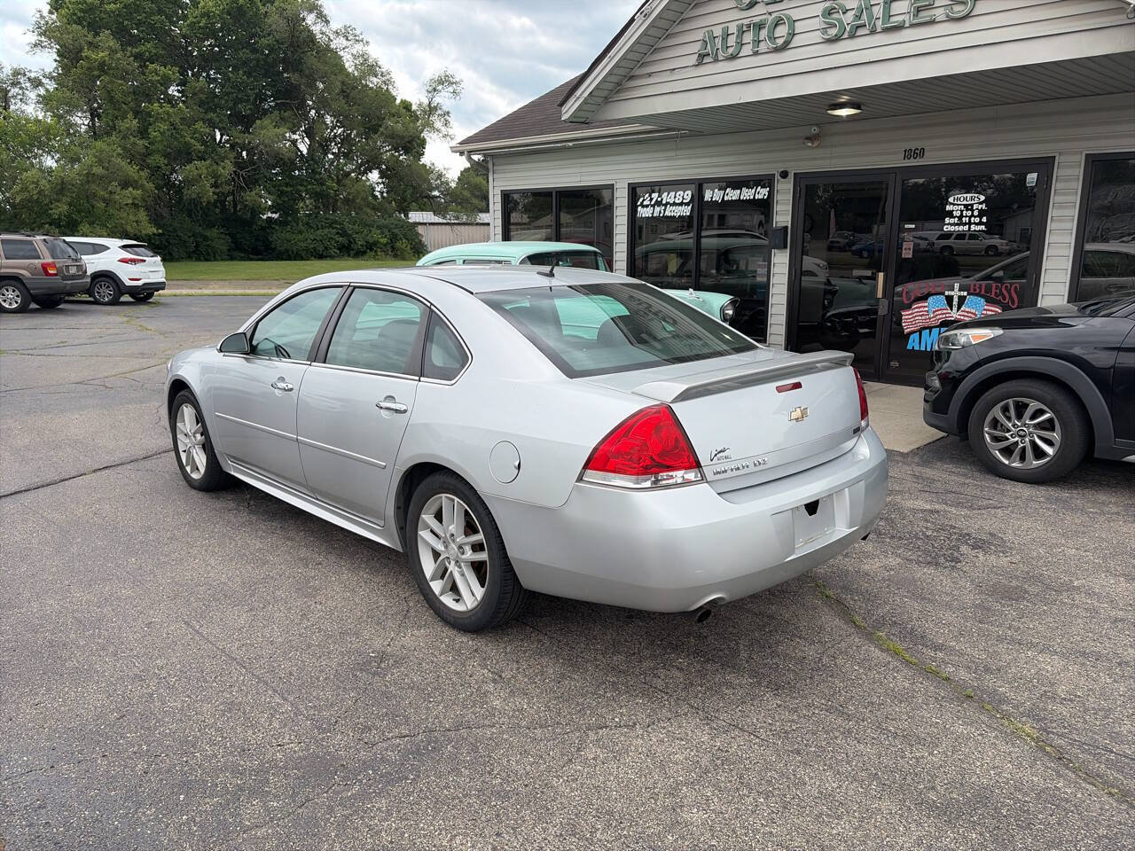 Used 2012 Chevrolet Impala LTZ FWD image 2