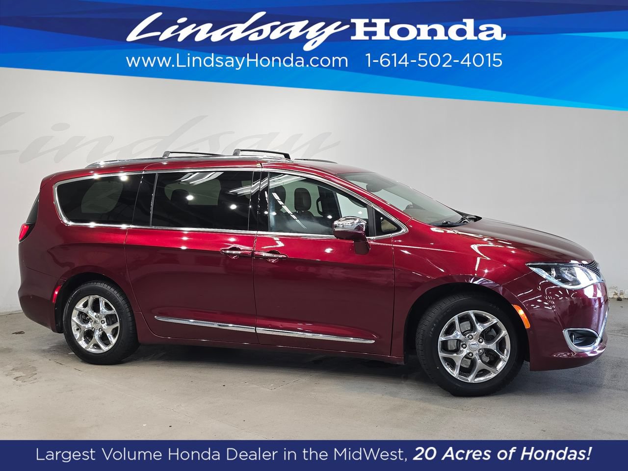 Used 2017 Chrysler Pacifica Limited w/ UConnect Theater Package FWD image 3