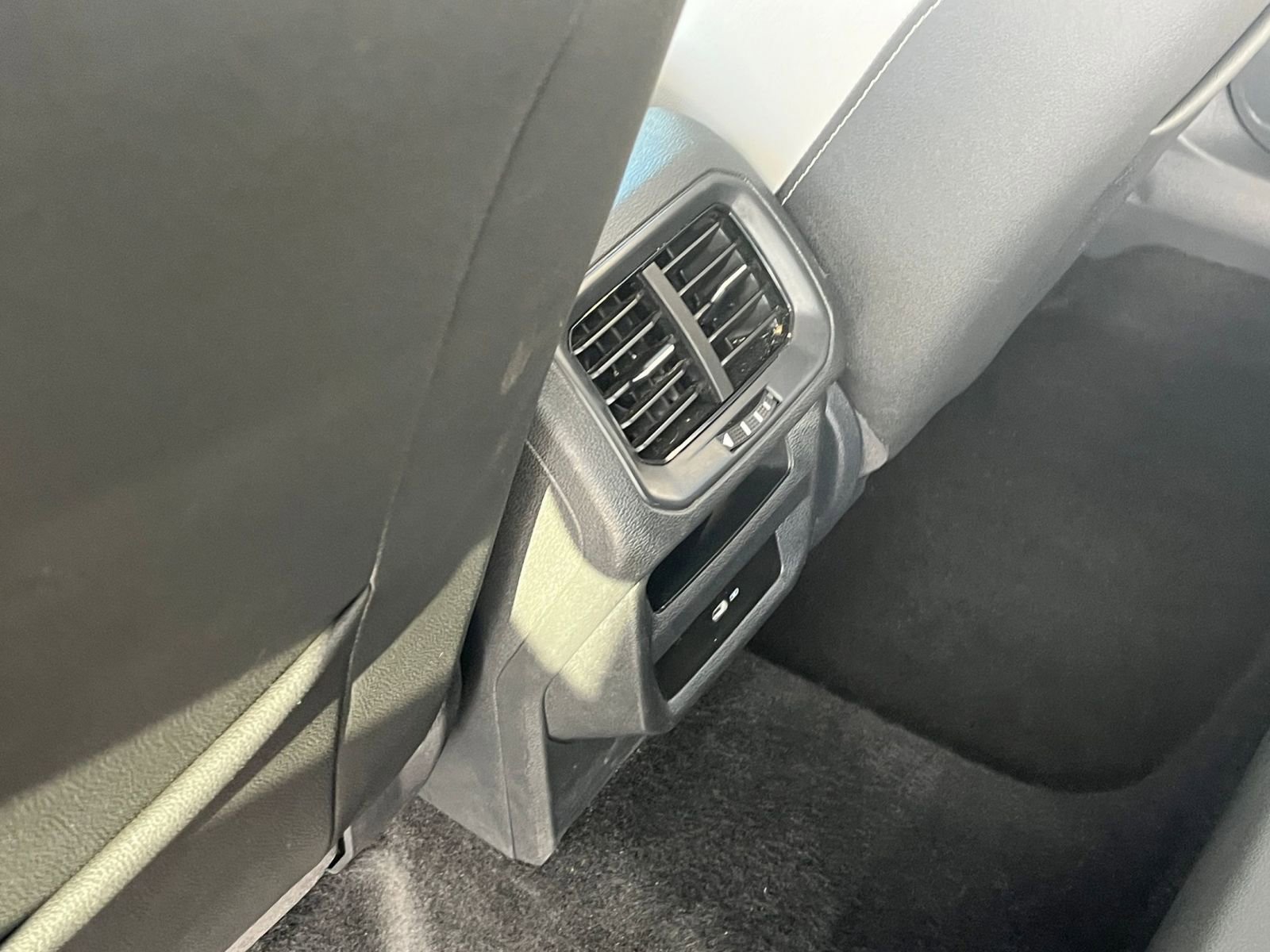 Used 2025 Volkswagen Taos SE image 23