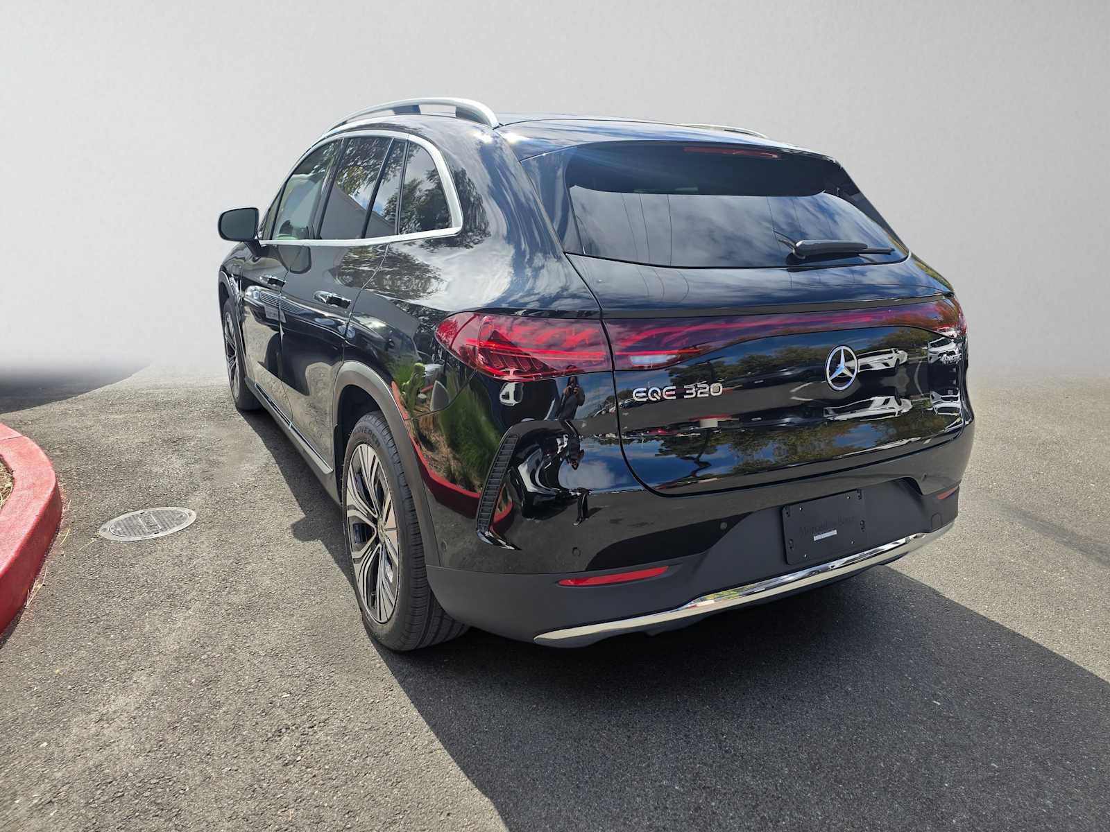 New 2026 Mercedes-Benz EQE 320 4MATIC SUV image 5