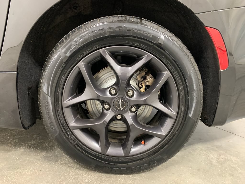 Used 2018 Chrysler Pacifica Touring Plus w/ S Appearance Package FWD image 23