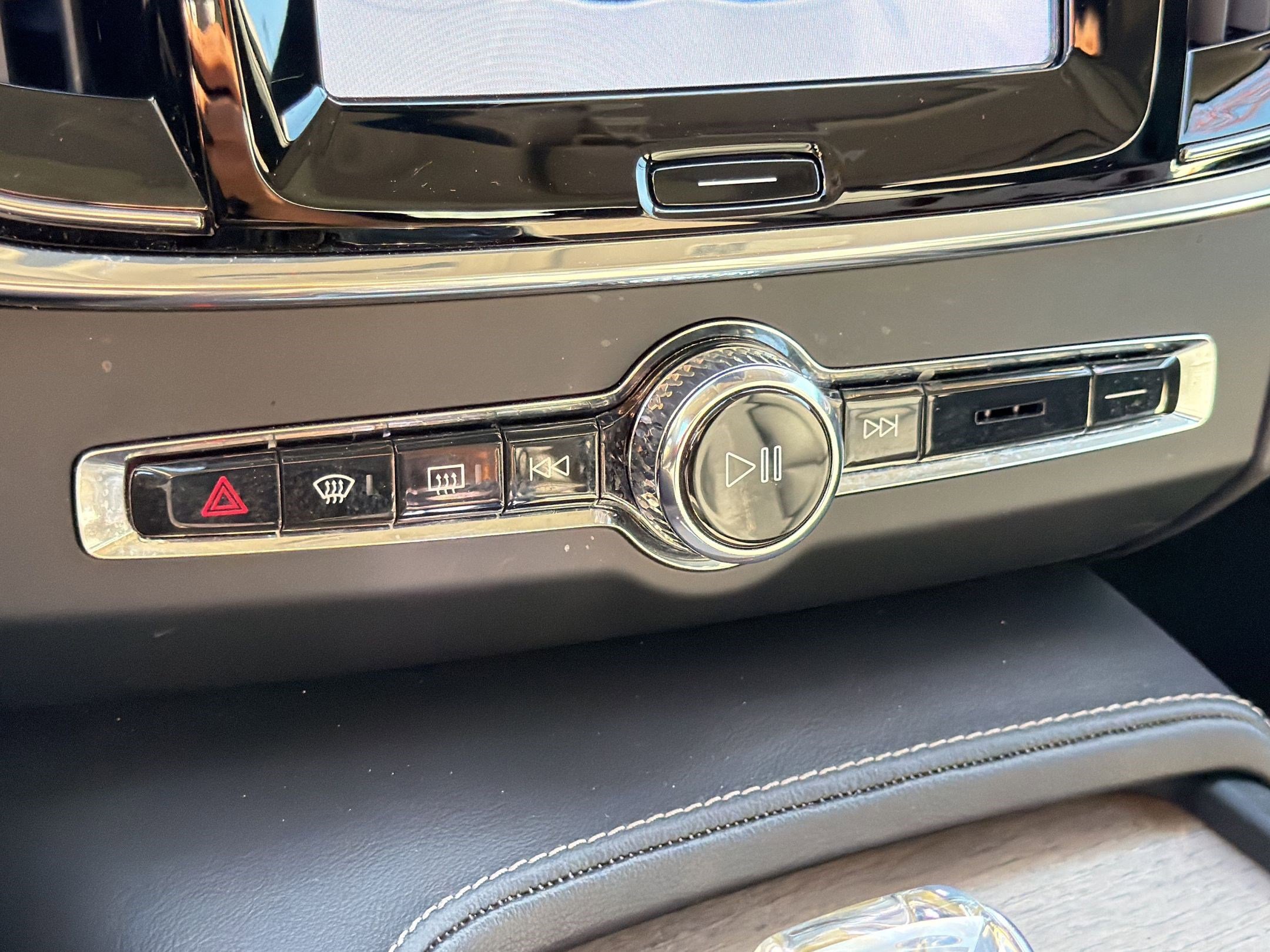 Certified 2023 Volvo S90 B6 Ultimate w/ Lounge Package image 17