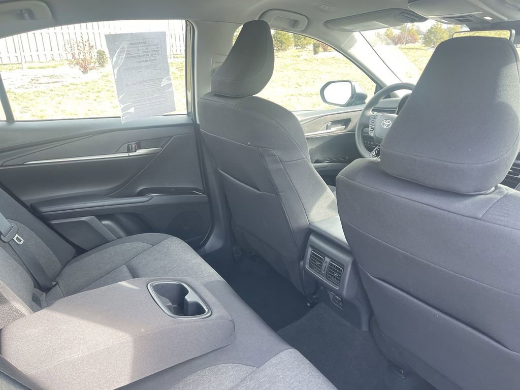 Used 2025 Toyota Camry LE w/ Convenience Package image 36