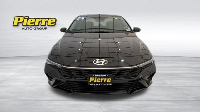 Used 2025 Hyundai Elantra Limited FWD image 7