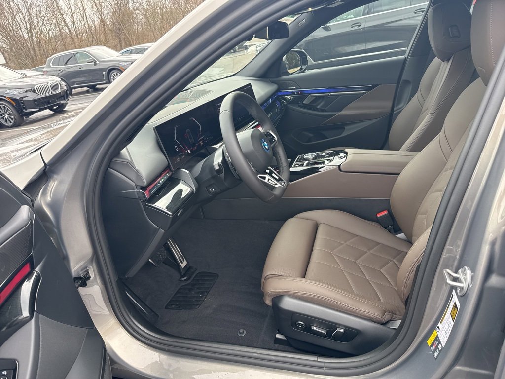 Used 2026 BMW 550e xDrive image 11