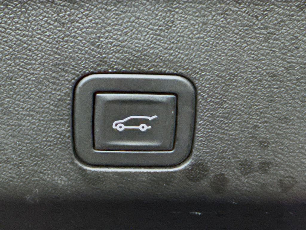 Used 2025 GMC Yukon XL Elevation AWD/4WD image 31