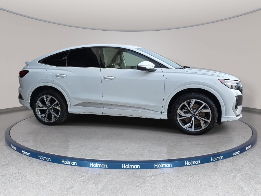 Used 2023 Audi Q4 e-tron Prestige AWD/4WD image 5