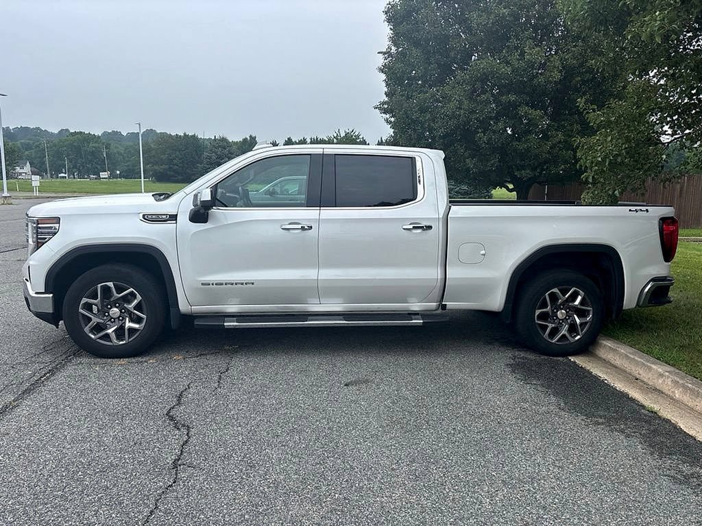 Used 2022 GMC Sierra 1500 SLT w/ SLT Convenience Package AWD/4WD image 6