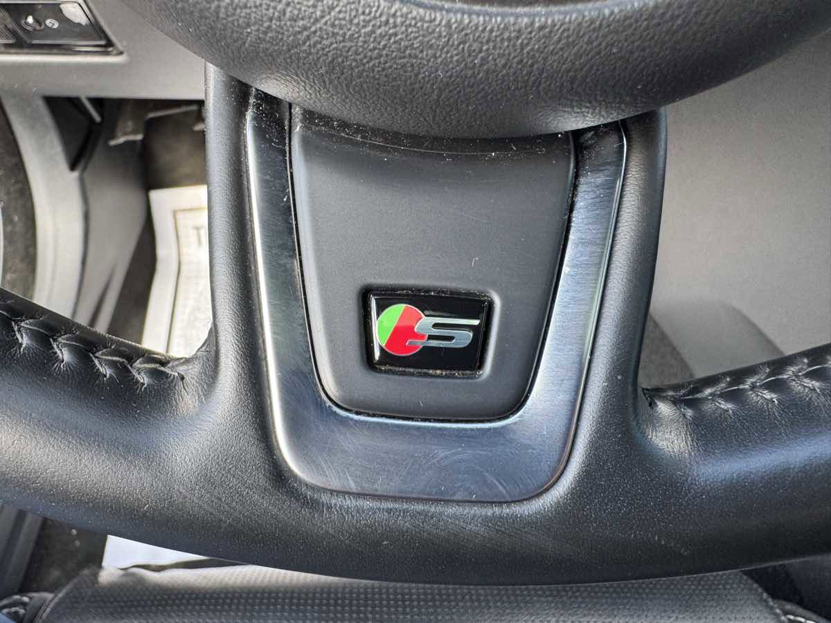 Used 2016 Jaguar XF S image 16