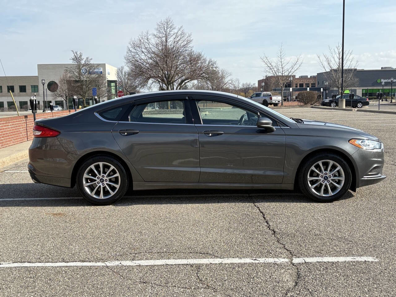 Used 2017 Ford Fusion SE w/ Fusion SE Technology Package FWD image 8