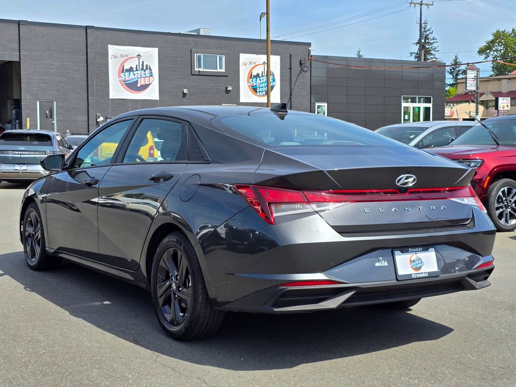 Used 2022 Hyundai Elantra SEL FWD image 5