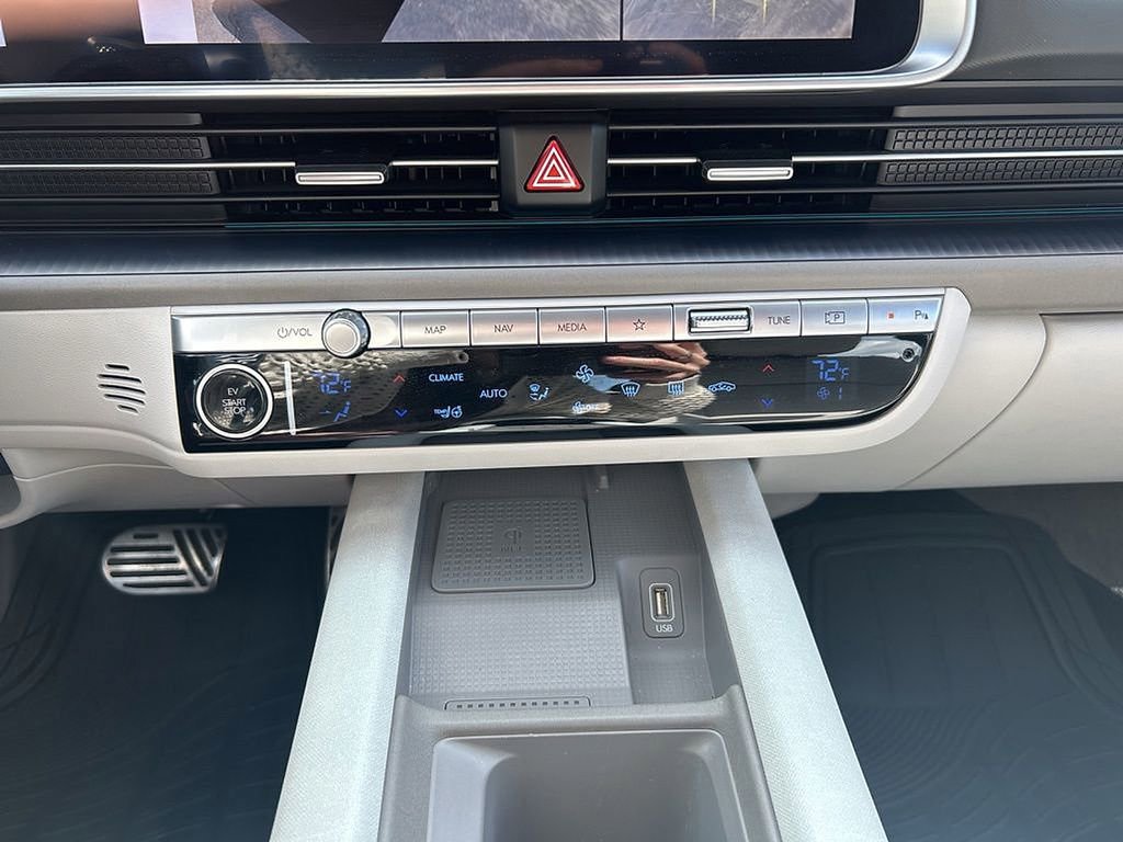 Used 2023 Hyundai Ioniq 6 Limited RWD image 15