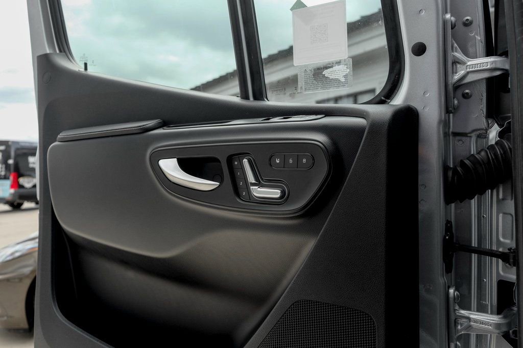 Used 2025 Mercedes-Benz Sprinter 2500 image 15