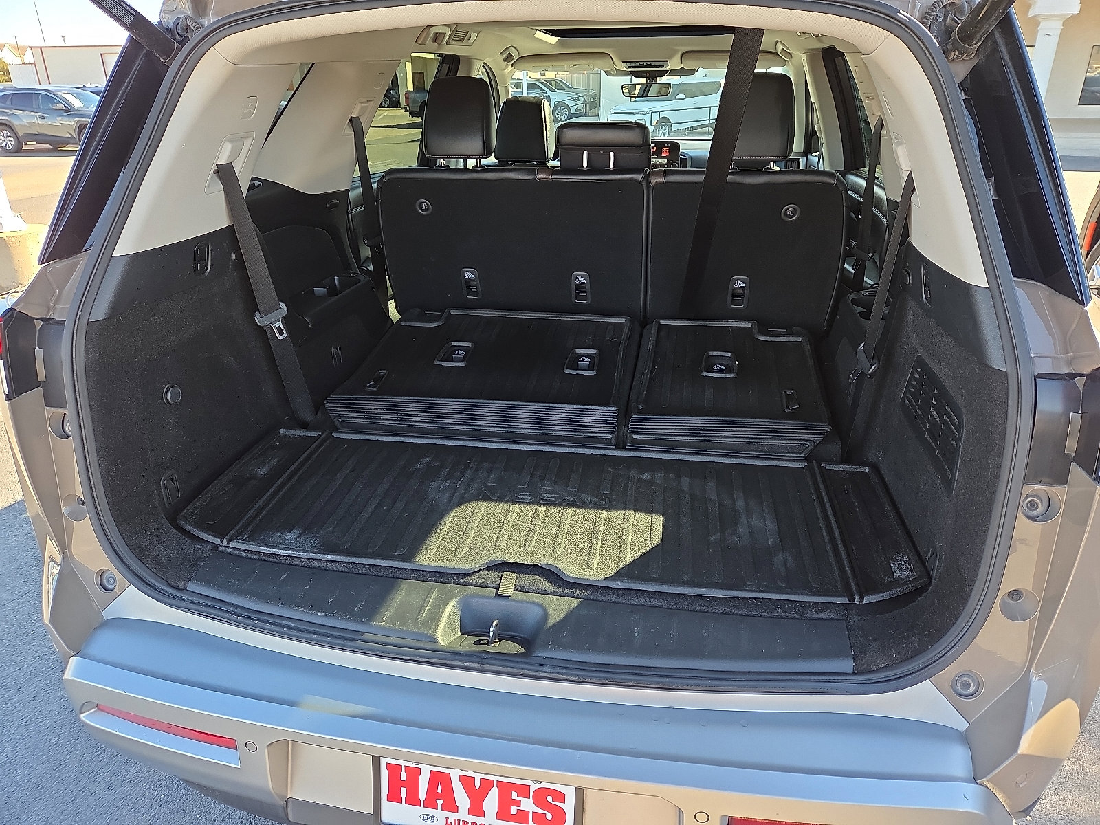 Used 2024 Nissan Pathfinder Platinum w/ Cargo Package image 7