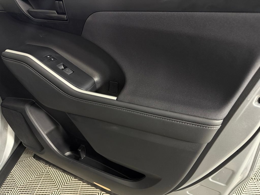 Used 2025 Toyota Highlander LE FWD image 33