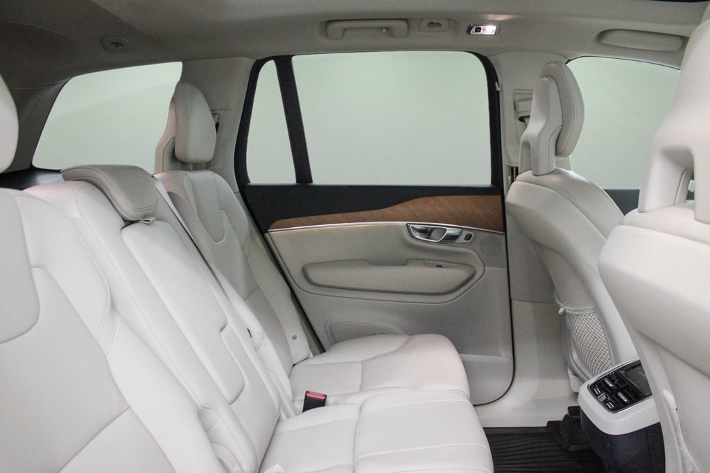 Used 2022 Volvo XC90 T6 Momentum w/ Advanced Package AWD/4WD image 27