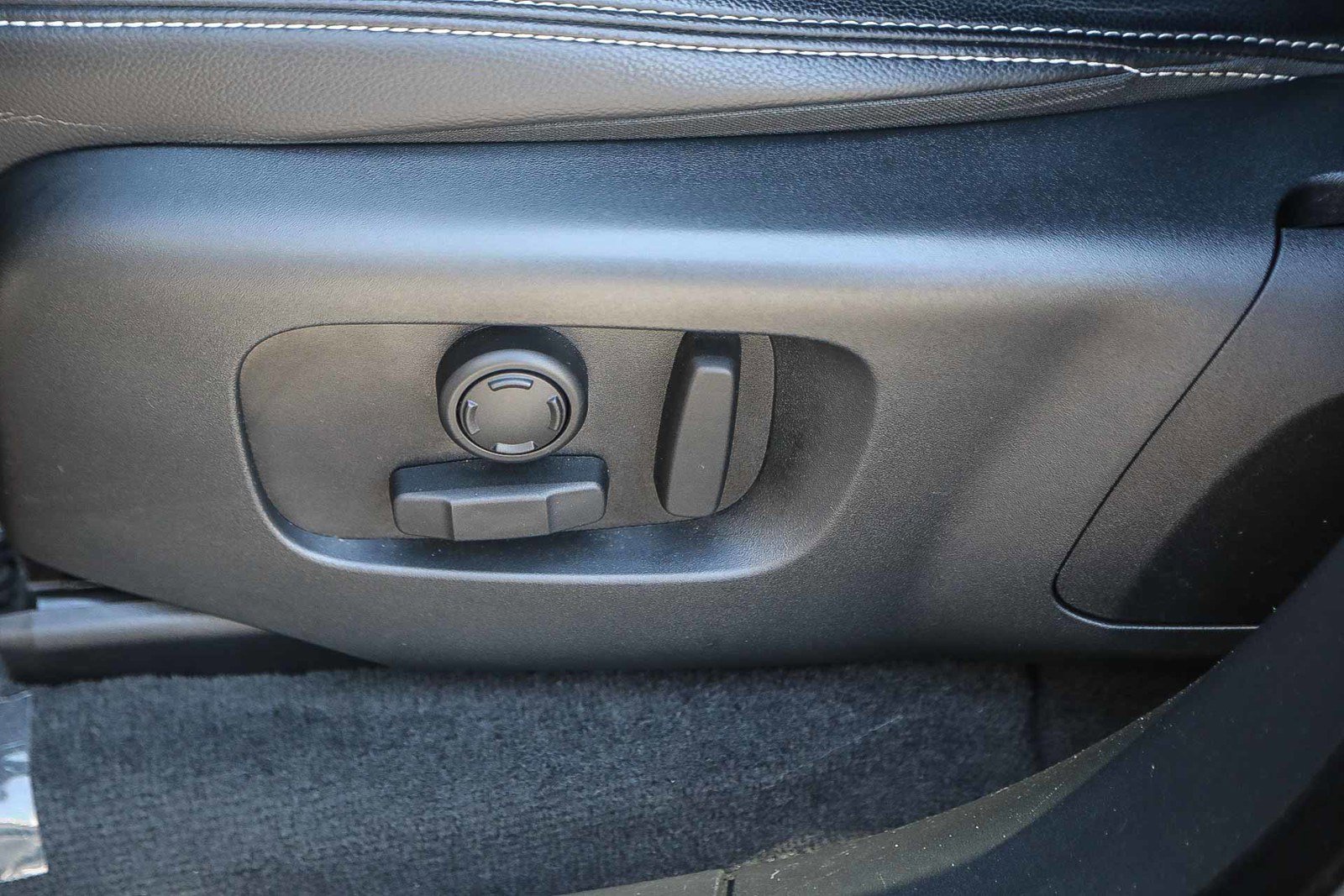 Used 2022 Land Rover Range Rover Velar R-Dynamic S image 19