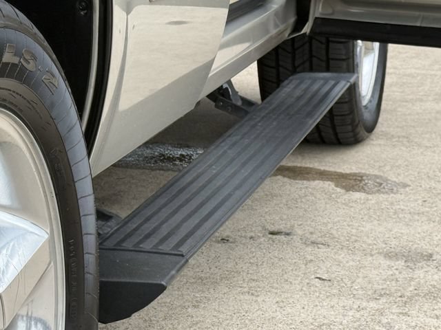 Used 2011 Chevrolet Tahoe LTZ RWD image 11