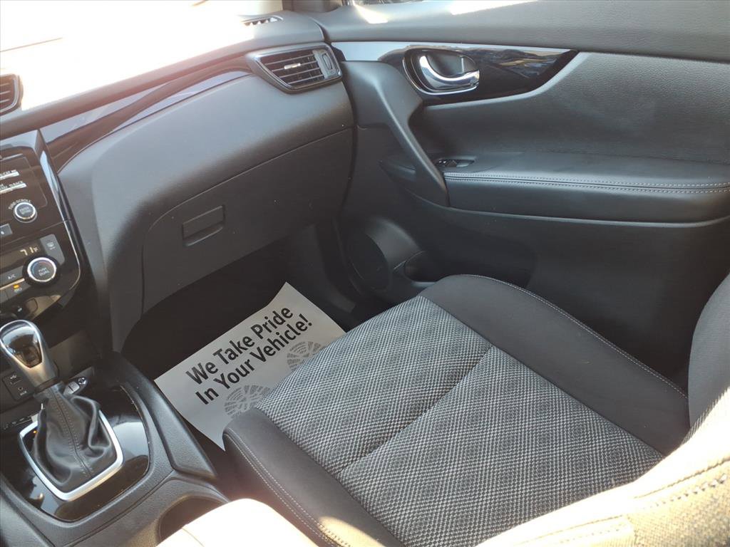 Used 2018 Nissan Rogue Sport SV w/ SV All-Weather Package image 16