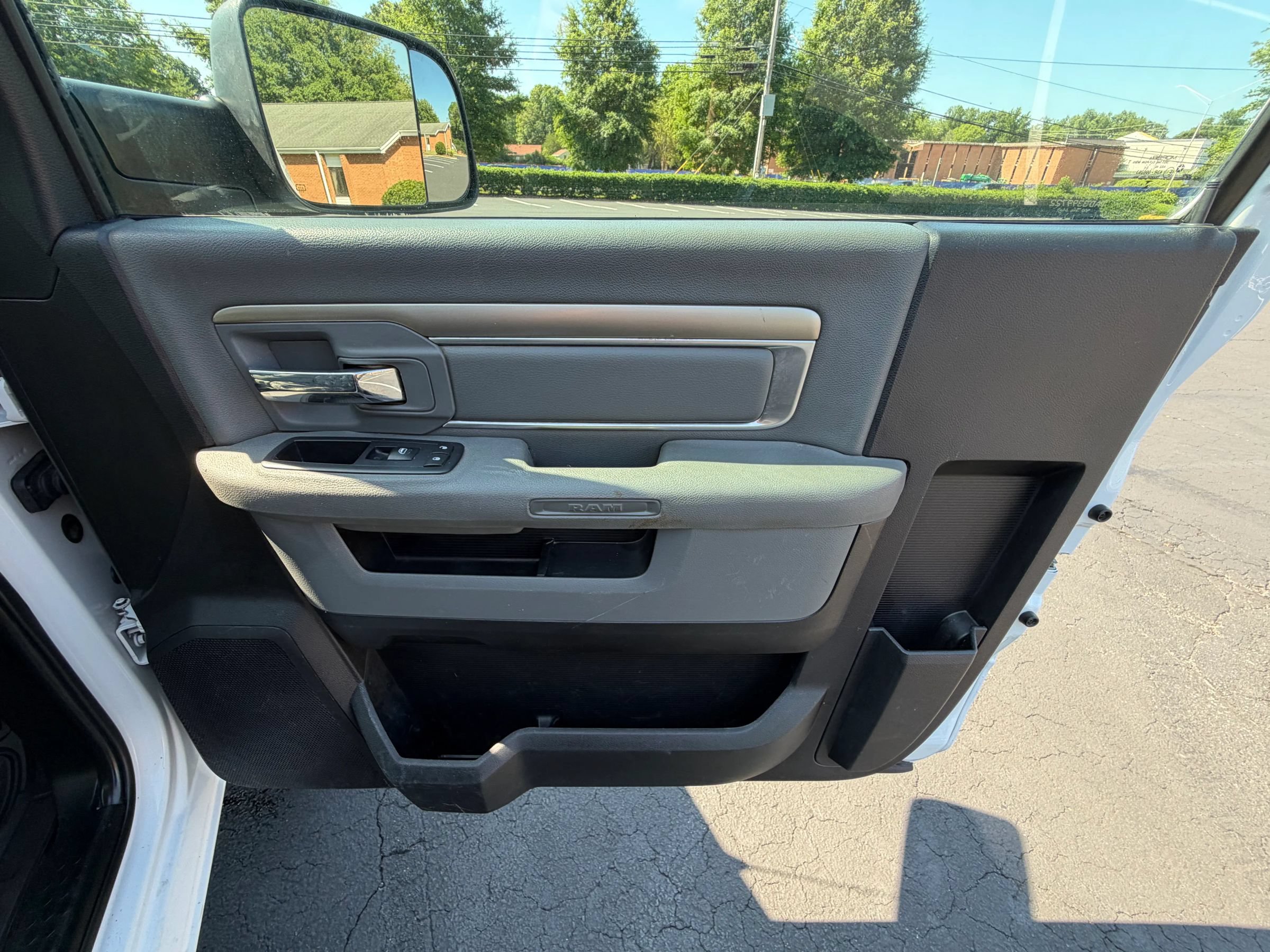 Used 2015 RAM 3500 Tradesman w/ Power & Remote Entry Group AWD/4WD image 18