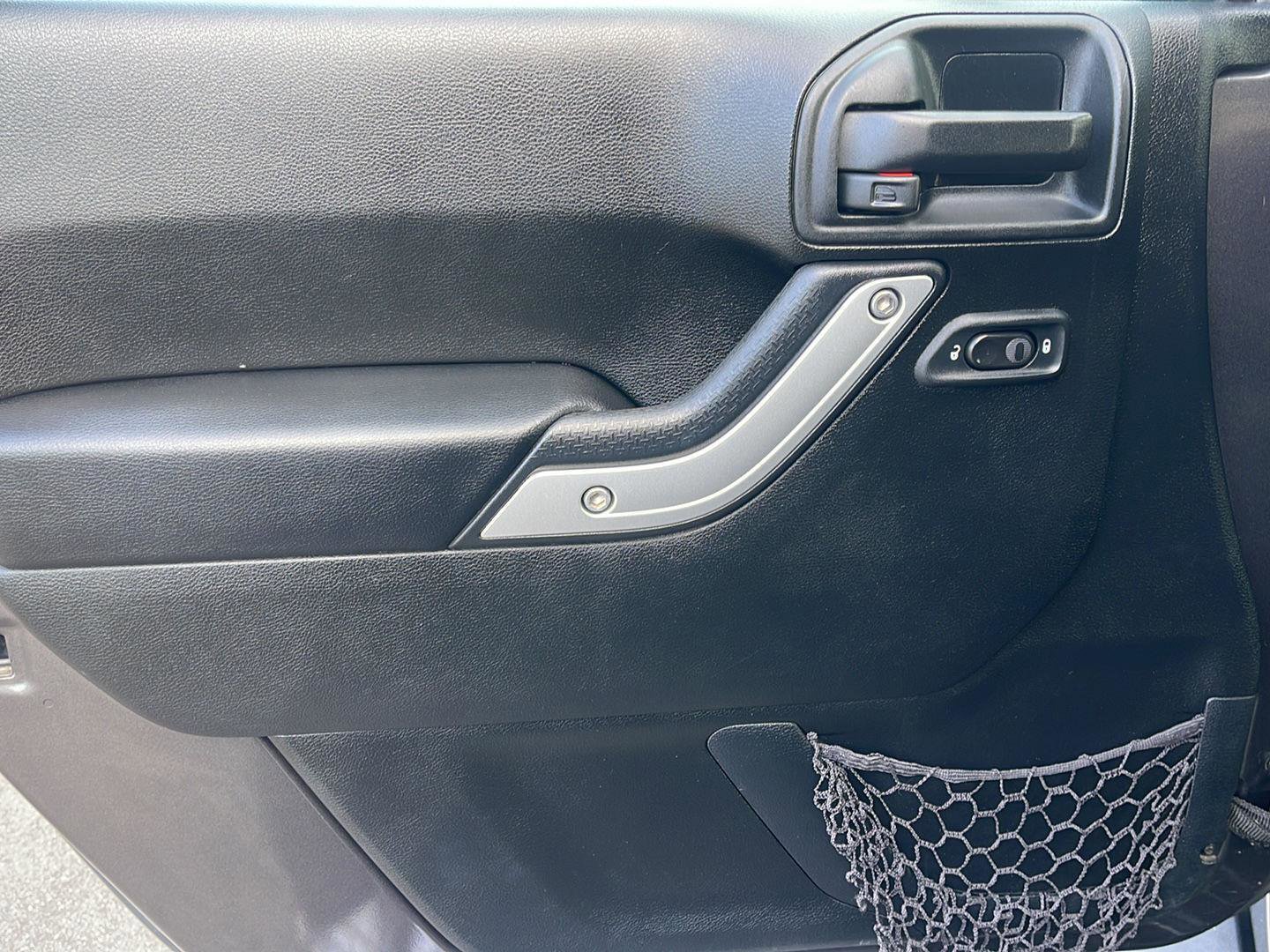 Used 2016 Jeep Wrangler Sahara w/ Connectivity Group image 12