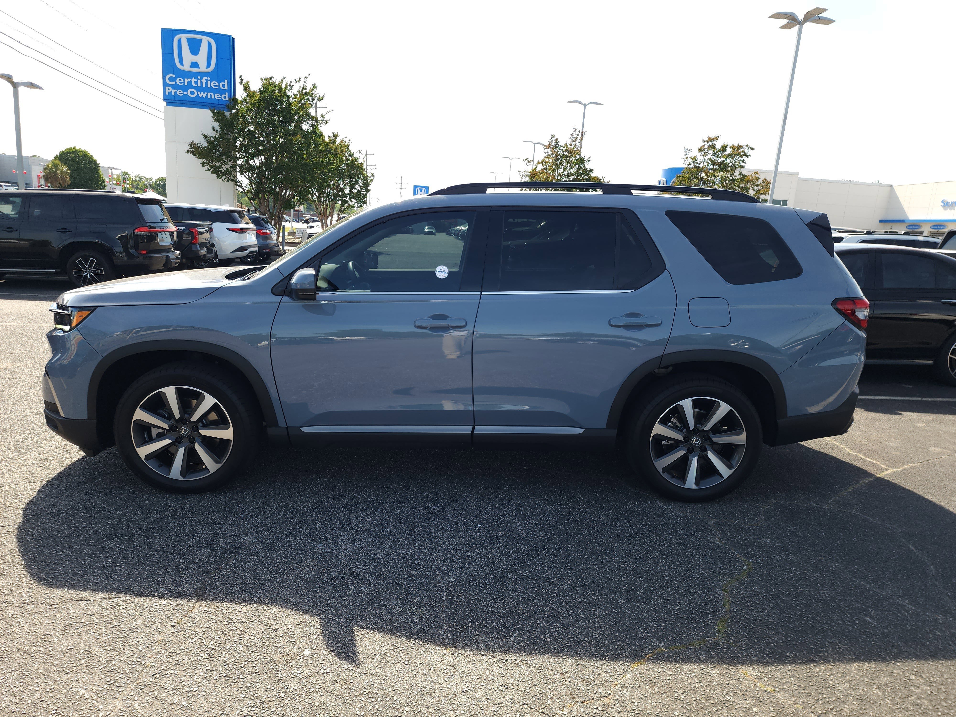 Certified 2025 Honda Pilot Touring image 8