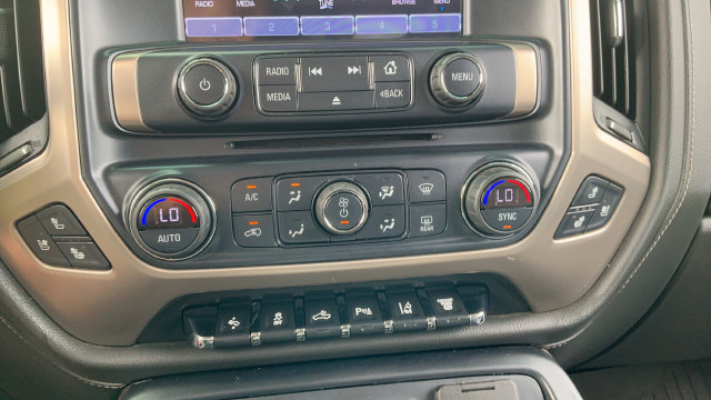 Used 2018 GMC Sierra 2500 Denali w/ Duramax Plus Package AWD/4WD image 16