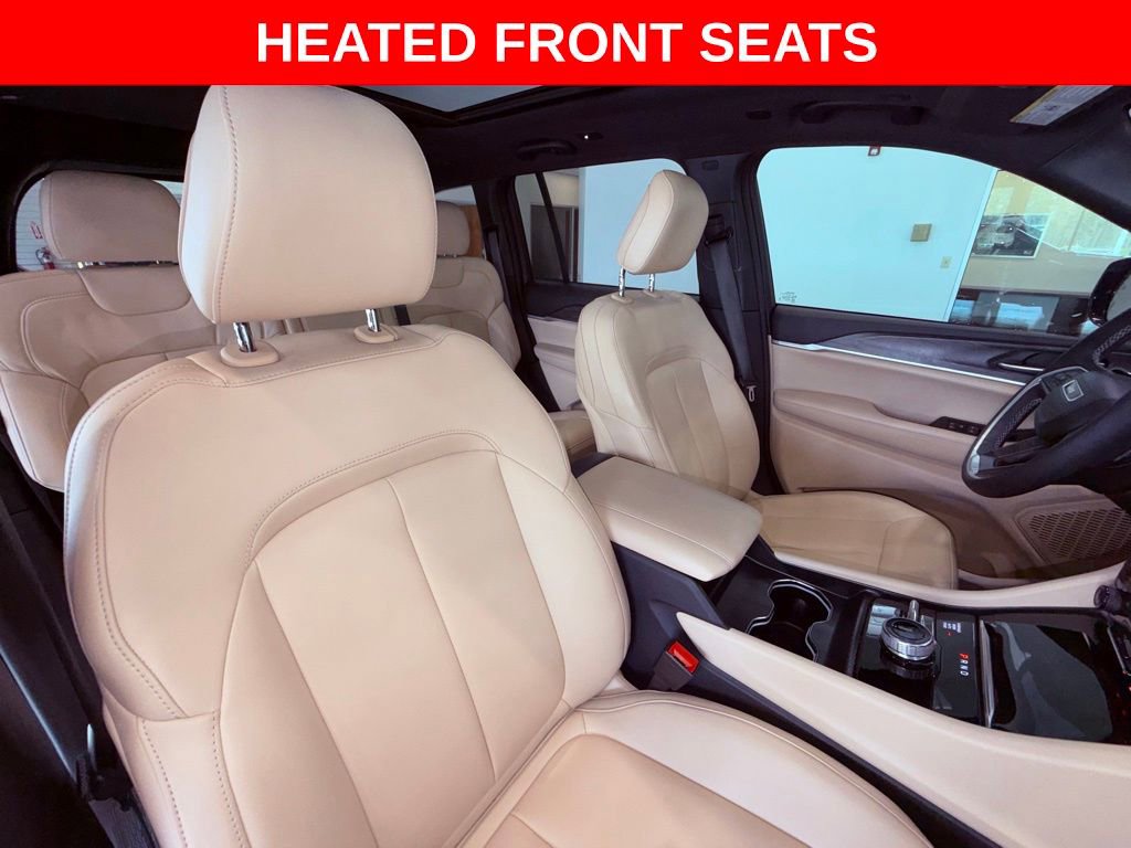 Used 2024 Jeep Grand Cherokee Limited w/ Black Appearance Package image 12