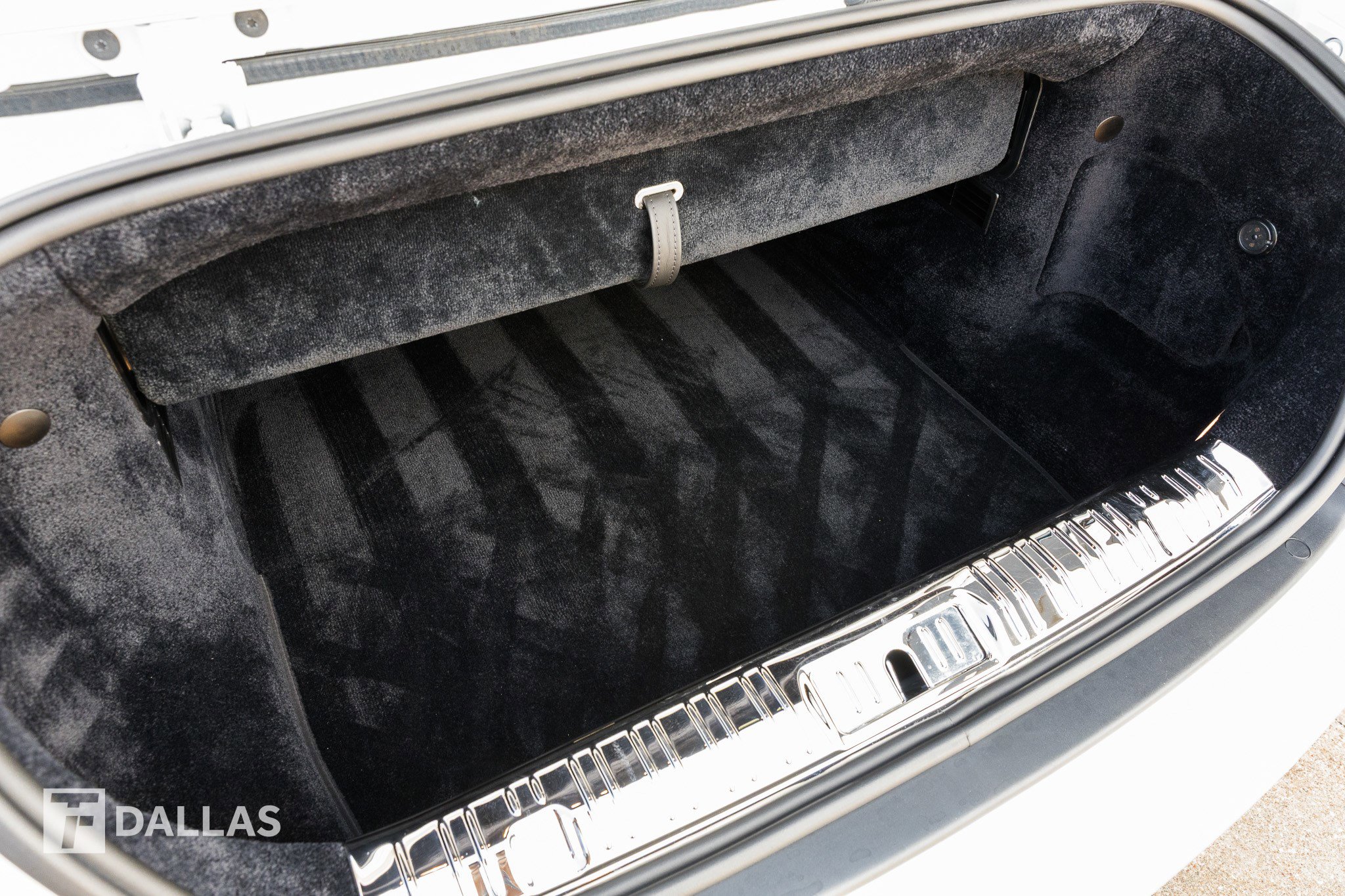 Used 2017 Rolls-Royce Dawn image 33