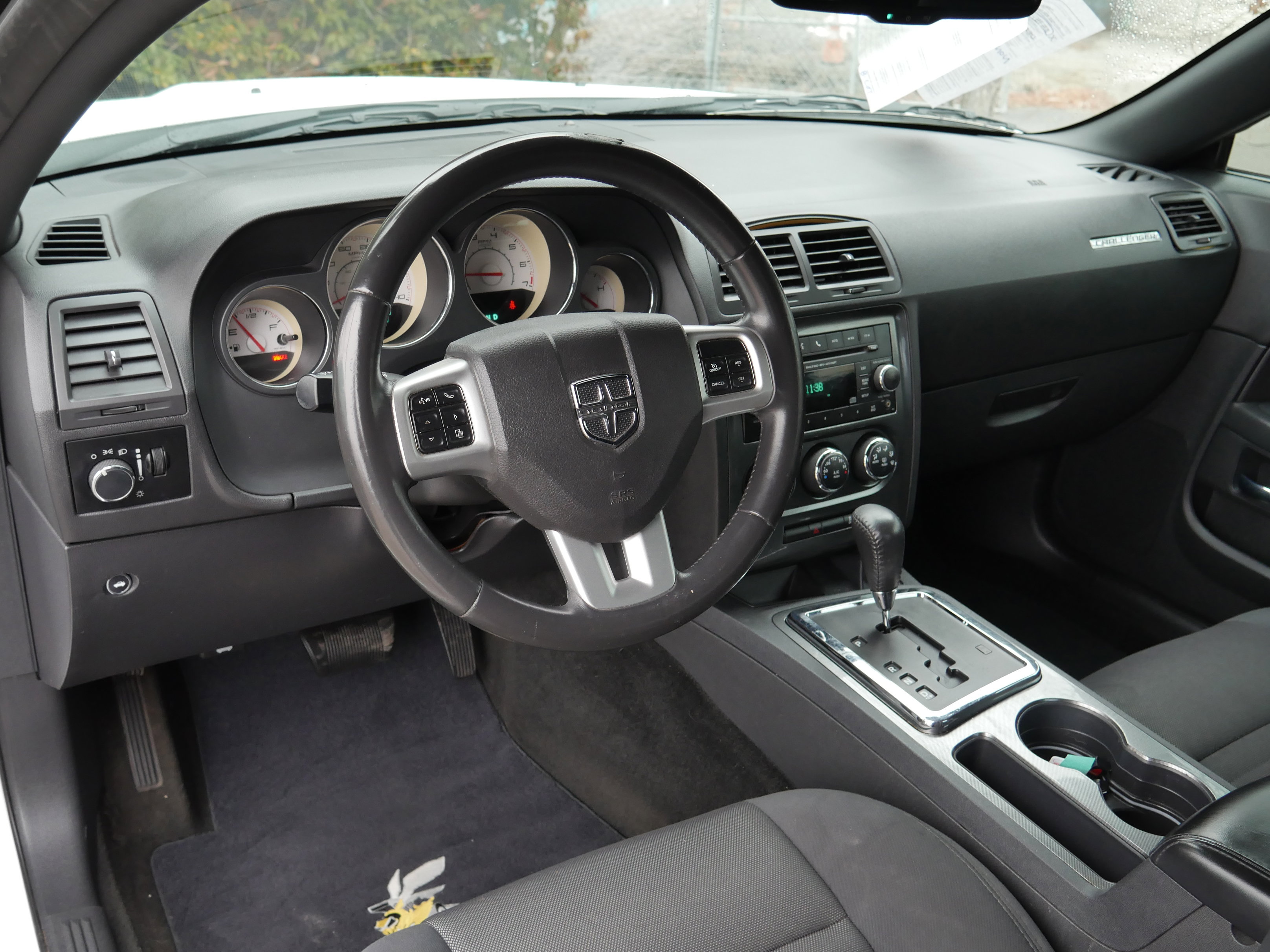 Used 2013 Dodge Challenger SXT image 4