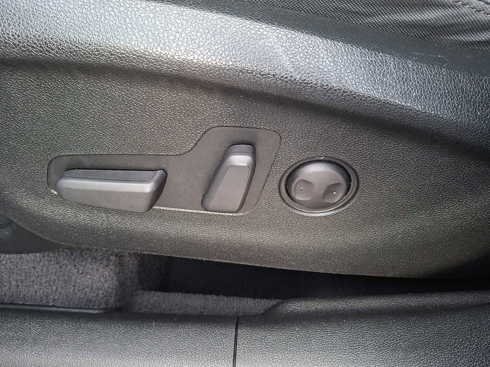 Used 2019 Kia Sorento LX image 11