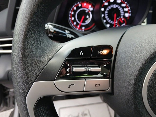 Used 2023 Hyundai Elantra SEL image 25